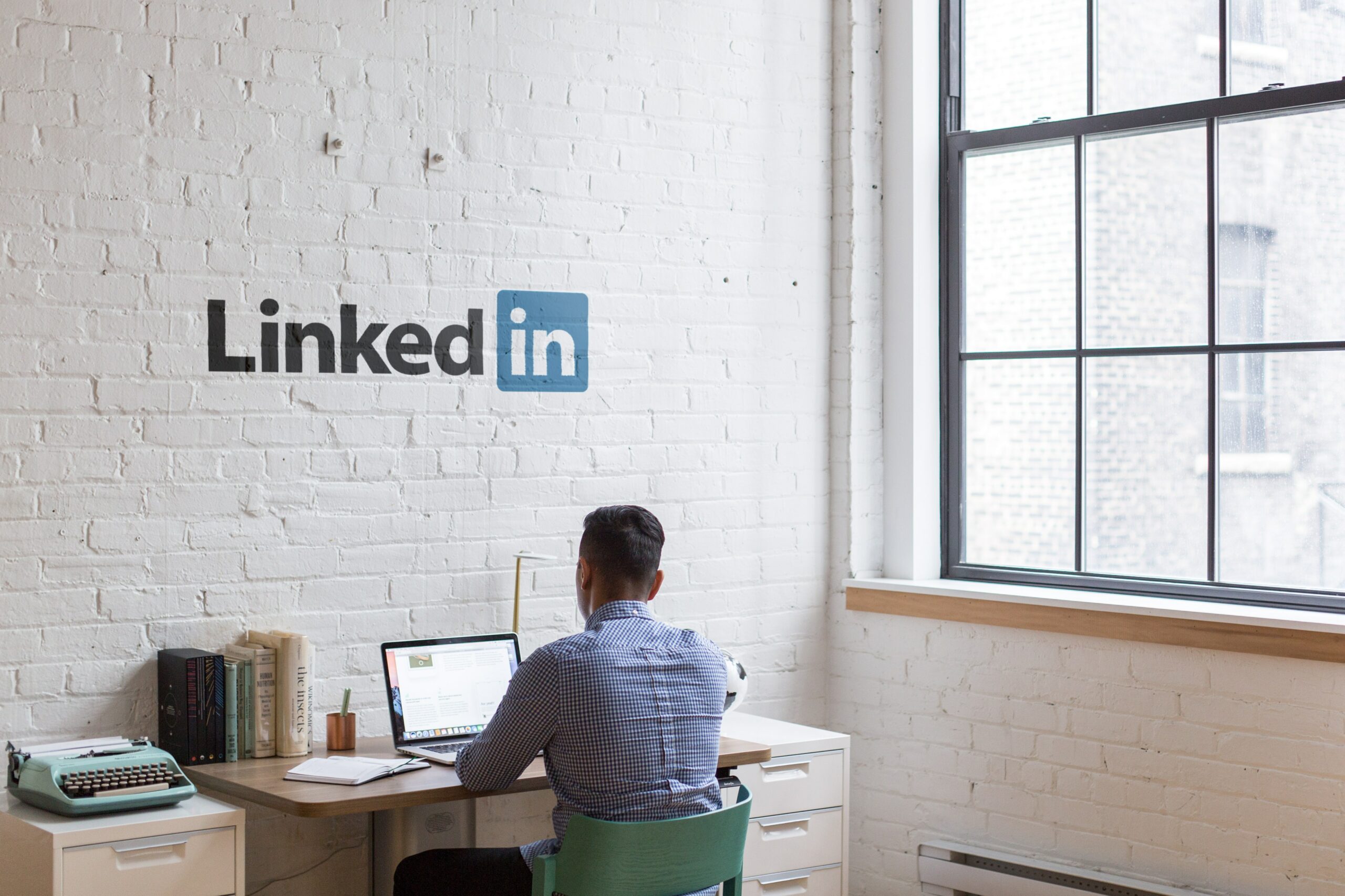 How to Attract Recruiters to Your LinkedIn Profile